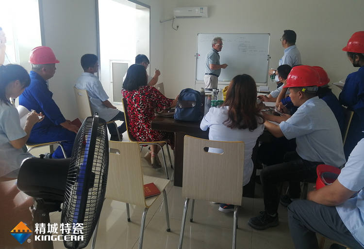 湖南银娱优越会特邀意大利专家举行质量治理培训